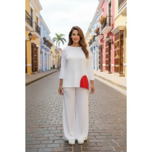 Mπλούζα λευκή ή μαύρη , 3/4 μανίκι ή με μακρύ μανίκι , λαιμόκοψη χαμόγελο ,ύφασμα μπλούζας βαμβάκι 95% Ελαστάν 5%, μήκος 65εκ., με σχέδιο κόκκινο 