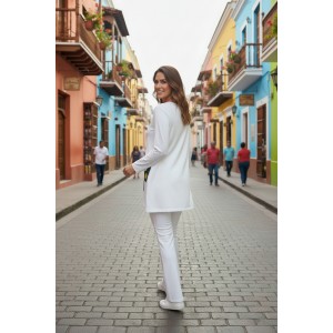 Μπλουζοφόρεμα μαύρο ή λευκό, τσέπη,  στρόγγυλη λαιμόκοψη, βαμβάκι 95% ελασταν 5%, μικρά πλαϊνά ανοίγματα στο τελείωμα, σχέδιο λουλουλουδάκια