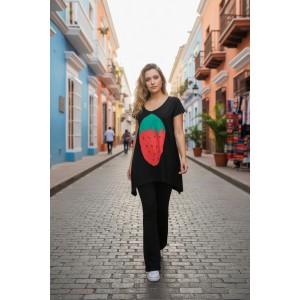 Mπλουζοφόρεμα μαύρο, με κοντό μανίκι, μικρά ανοίγματα στο πλάι, σύνθεση υφάσματος βαμβάκι 100%, μήκος από ώμο 70εκ. με σχέδιο  φραουλίτσα 