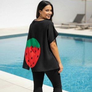 Mπλούζα  με κοντό μανίκι, χαμόγελο λαιμόκοψη, σύνθεση υφάσματος μπλούζας βαμβάκι 100%, μήκος από ώμο 65εκ., άνοιγμα στην πλάτη με σχέδιο  Φραουλίτσα