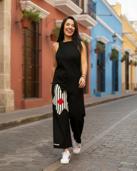 Σαλοπέτα μαύρη, ίσια χαλαρή γραμμή, δένει με κορδονάκια στο επάνω μέρος, για κάθε εποχή, σύνθεση υφάσματος Βαμβάκι 100%, με σχέδιο ριγέ λουλούδι 