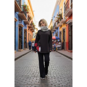 Μπλούζα με μακρύ μανίκι, με χαλαρό λαιμό σε χρώμα γκρι ανοιχτό, βαμβάκι 95% ελαστάν5% , μήκος από ώμο 65εκ., με σχεδιάκια και στο μανίκι 