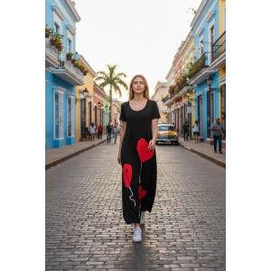 Φόρεμα μακρύ , μήκος από τον ώμο 135εκ., στρόγγυλη λαιμόκοψη, άνετο και δροσερό βαμβάκι 100%, κοντό μανίκι, με σχέδιο 3 κόκκινες καρδιές 