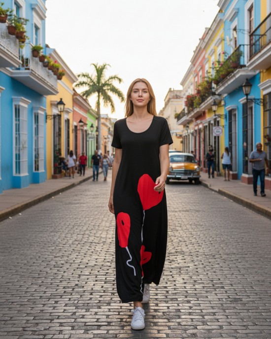 Φόρεμα μακρύ , μήκος από τον ώμο 135εκ., στρόγγυλη λαιμόκοψη, άνετο και δροσερό βαμβάκι 100%, κοντό μανίκι, με σχέδιο 3 κόκκινες καρδιές 