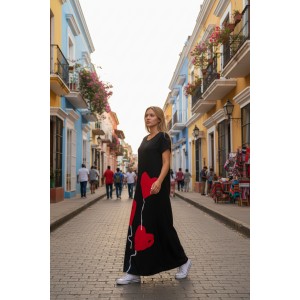 Φόρεμα μακρύ , μήκος από τον ώμο 135εκ., στρόγγυλη λαιμόκοψη, άνετο και δροσερό βαμβάκι 100%, κοντό μανίκι, με σχέδιο 3 κόκκινες καρδιές 