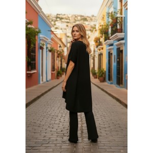 Mπλουζοφόρεμα σε χρώμα  μαύρο , με κοντό μανίκι, V λαιμόκοψη. σύνθεση υφάσματος βαμβάκι 100%, μήκος από ώμο μπροστινό μέρος 80εκ. και πίσω μέρος 90εκ. με σχέδιο 2 κόκκινες καρδιές