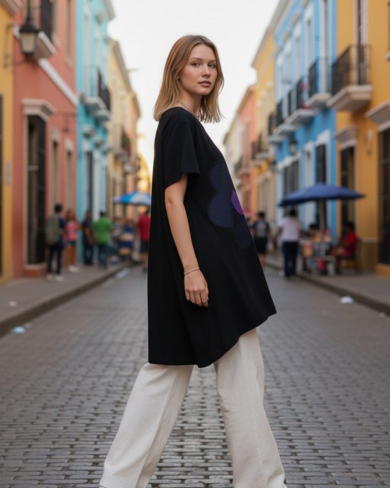 Mπλουζοφόρεμα Ασύμμετρο Μαύρο με σχέδιο Τζίν Μαργαρίτα με μωβ λεπτομέρειες