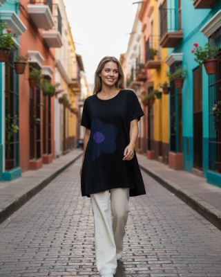 Mπλουζοφόρεμα Ασύμμετρο Μαύρο με σχέδιο Τζίν Μαργαρίτα με μωβ λεπτομέρειες