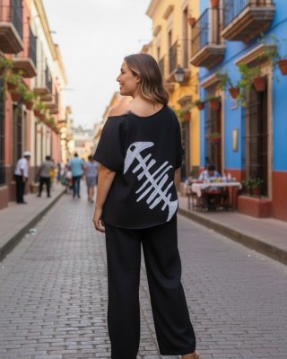 Μπλούζα μαύρη με κοντό μανίκι, χαμόγελο λαιμόκοψη, 65εκ. από ώμο , βαμβάκι100%, με σχέδιο το λευκό ψαροκ΄όκαλο στην πλάτη 